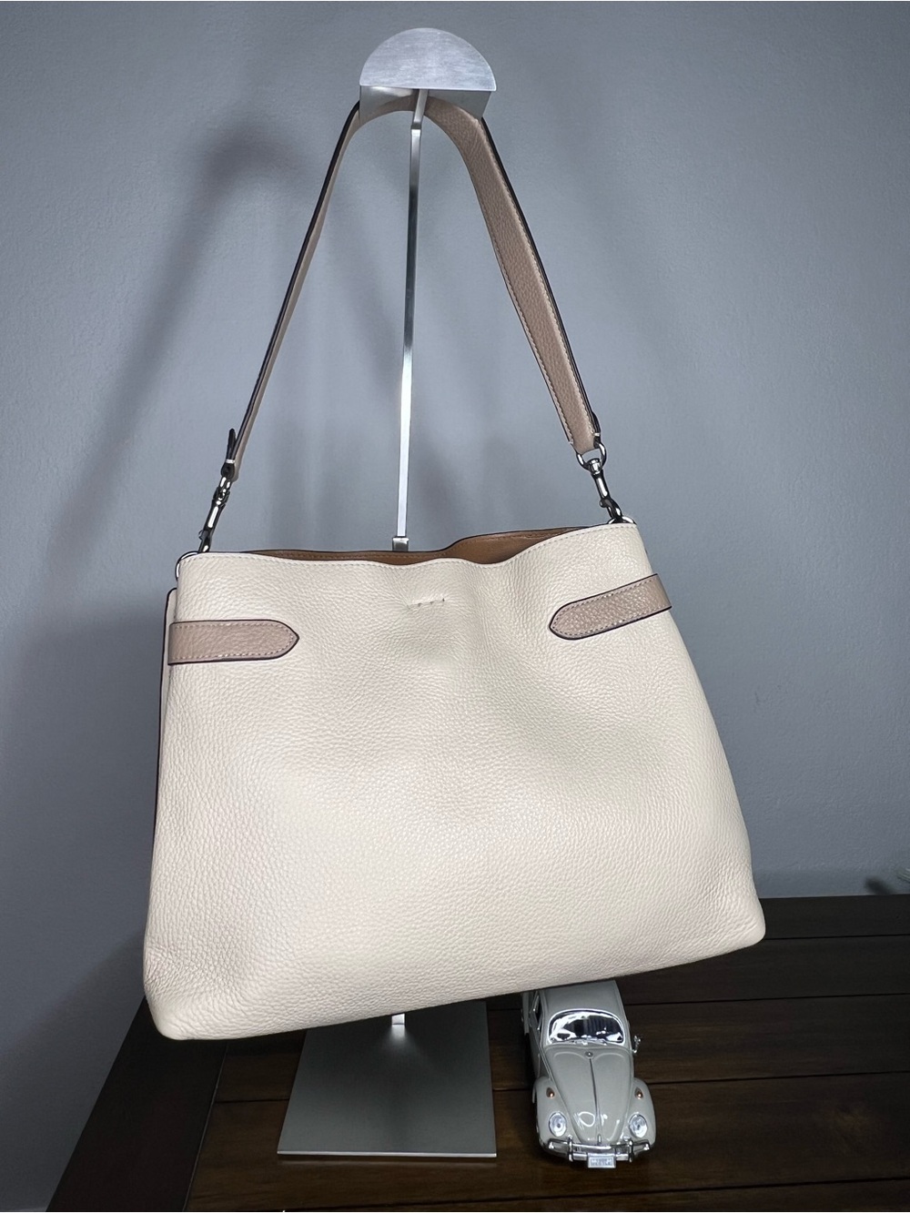 Coach Hanna Shoulder Bag - Picture 4 of 14
